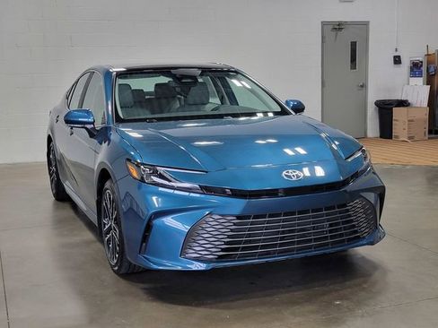 Used 2026 Toyota Camry XLE AWD/4WD image 4
