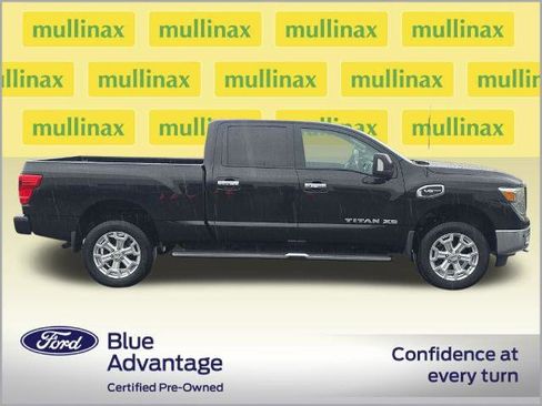 Used 2017 Nissan Titan SV image 2