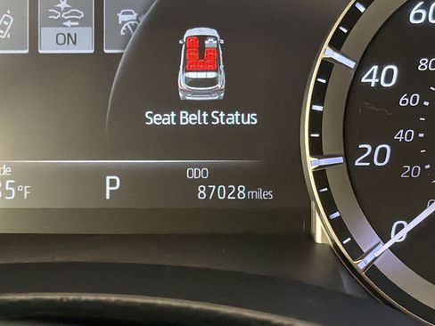 Used 2022 Toyota Highlander XLE FWD image 20