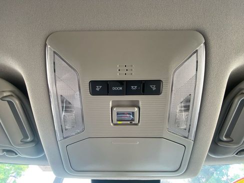 Used 2022 Toyota RAV4 XLE AWD/4WD image 25