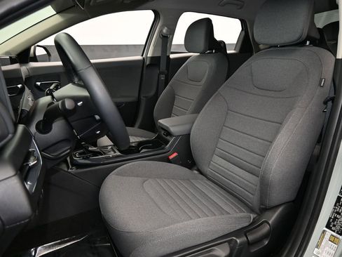 Used 2025 Kia K4 EX image 10
