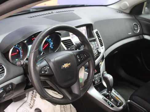 Used 2015 Chevrolet Cruze LT FWD image 14