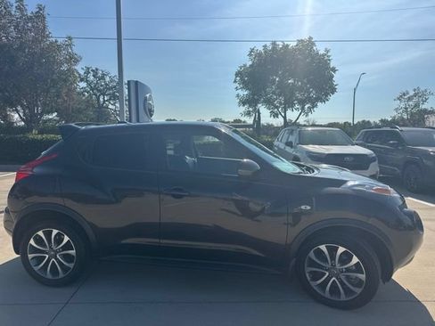 Used 2011 Nissan Juke SL w/ Sport Pkg FWD image 2