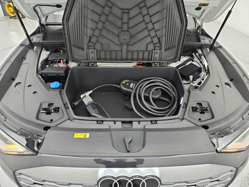 Used 2024 Audi Q8 e-tron Prestige AWD/4WD image 16