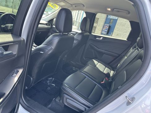 Used 2025 Ford Escape Platinum AWD/4WD image 10