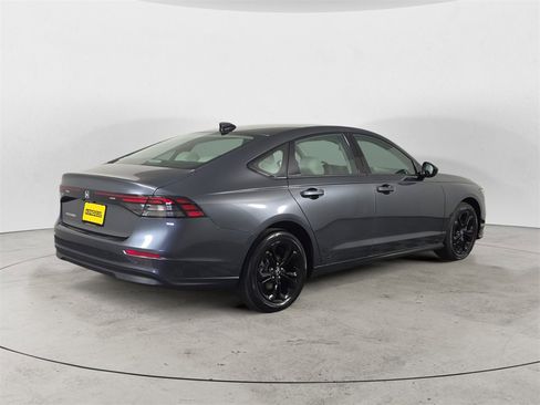 Certified 2025 Honda Accord SE image 5