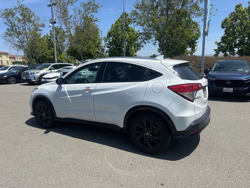 Used 2022 Honda HR-V Sport image 4