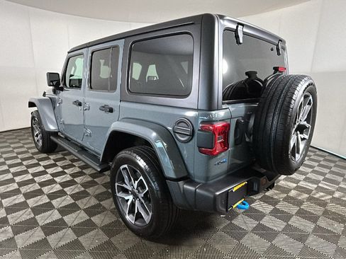 Used 2024 Jeep Wrangler Unlimited w/ Convenience Group AWD/4WD image 4