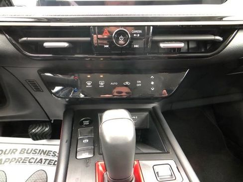 Certified 2025 Nissan Kicks SR w/ Interior Electronics Package image 18