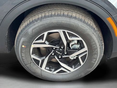 New 2025 Kia Sportage LX image 9