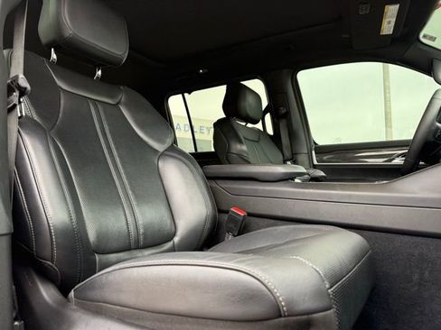 Used 2022 Jeep Wagoneer Series III w/ Premium Group I image 15