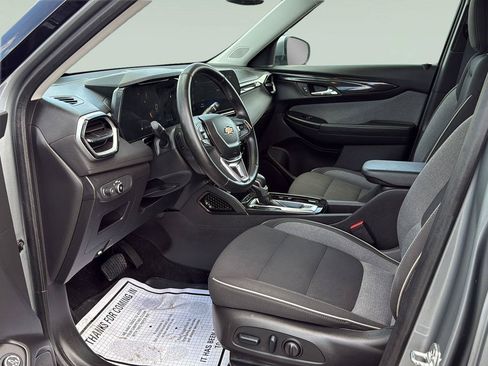 Used 2025 Chevrolet TrailBlazer LT w/ Convenience Package AWD/4WD image 10