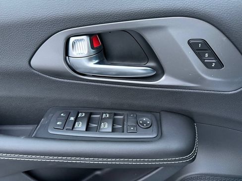 New 2026 Chrysler Pacifica Select FWD image 28
