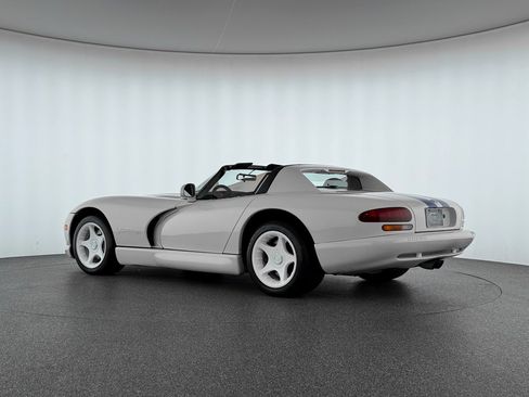 Used 1996 Dodge Viper RT/10 image 3