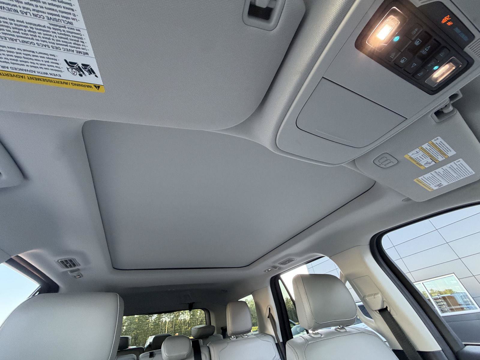 Used 2025 Ford Expedition Active AWD/4WD image 26