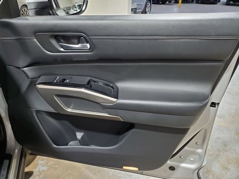 Used 2022 Nissan Pathfinder Platinum w/ Cargo Package FWD image 16