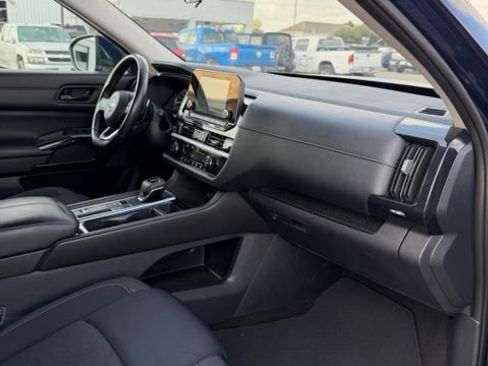 Used 2024 Nissan Pathfinder SV FWD image 22