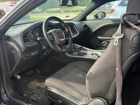 Used 2018 Dodge Challenger R/T RWD image 10