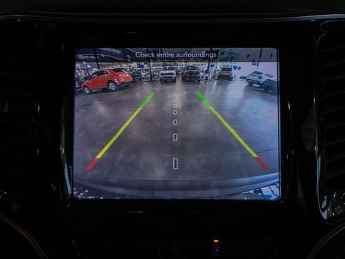 Used 2022 Jeep Cherokee Limited AWD/4WD image 6