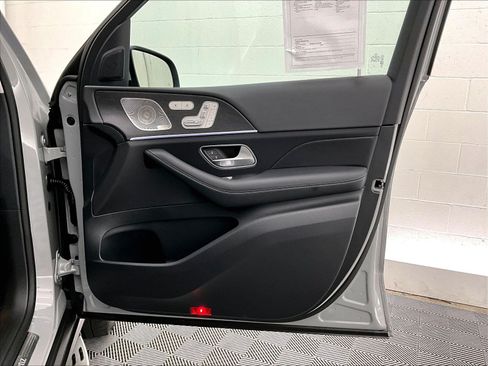 Used 2026 Mercedes-Benz GLS 450 4MATIC image 25