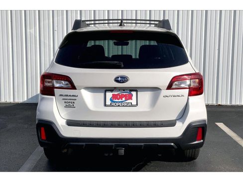 Used 2018 Subaru Outback 2.5i Premium image 4