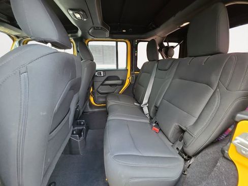 Used 2018 Jeep Wrangler Unlimited Sahara image 13