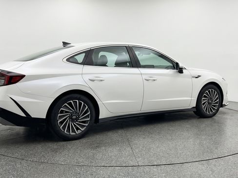 Used 2025 Hyundai Sonata SEL FWD image 9