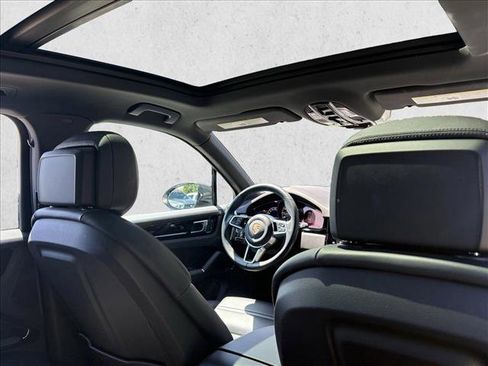 Used 2022 Porsche Cayenne AWD/4WD image 17