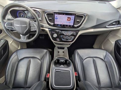 Used 2023 Chrysler Pacifica Touring-L FWD image 17
