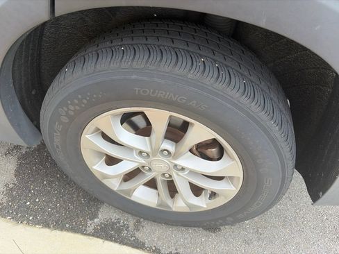 Used 2019 Hyundai Santa Fe SE FWD image 8