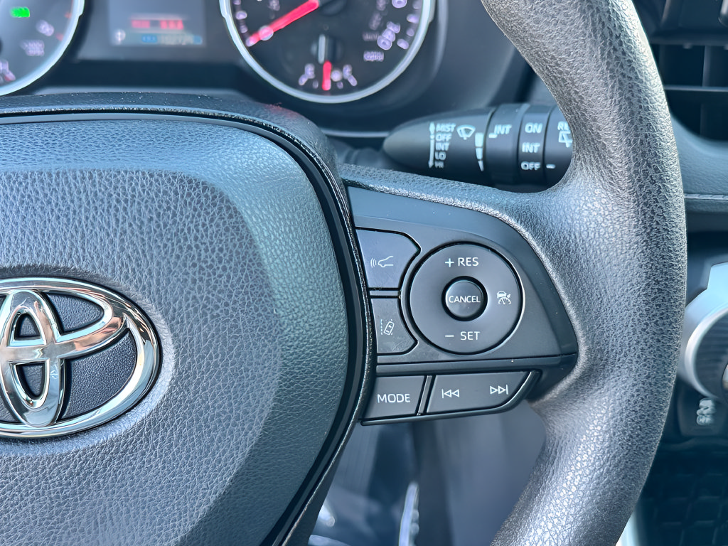 Used 2020 Toyota RAV4 XLE FWD image 14