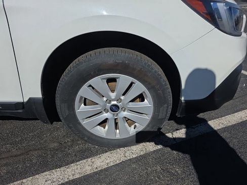 Used 2018 Subaru Outback 2.5i Premium image 10