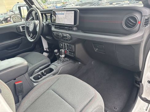 Used 2024 Jeep Wrangler Unlimited Rubicon AWD/4WD image 32