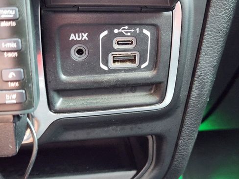 Used 2021 Jeep Gladiator Sport AWD/4WD image 16
