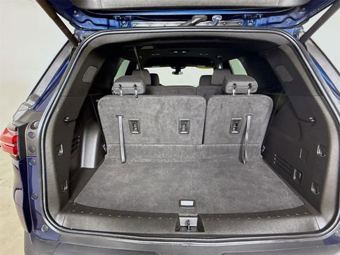 Used 2023 Chevrolet Traverse LT image 25