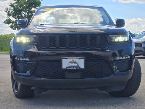 Used 2023 Jeep Grand Cherokee Limited w/ Black Appearance Package AWD/4WD image 3