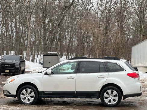 Used 2011 Subaru Outback 2.5i Premium AWD/4WD image 3