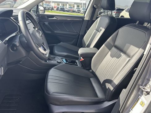 Certified 2024 Volkswagen Tiguan SE w/ Panoramic Sunroof Package image 22
