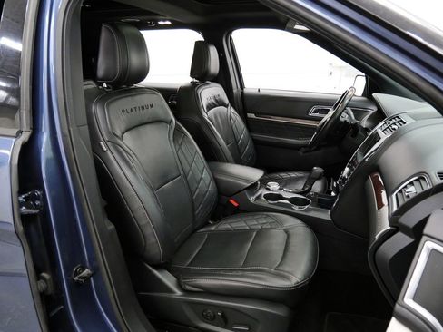 Used 2019 Ford Explorer Platinum AWD/4WD image 16