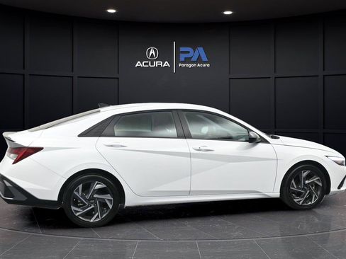 Used 2025 Hyundai Elantra SEL FWD image 28