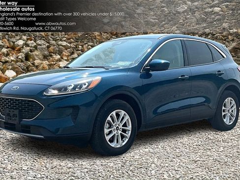 Used 2020 Ford Escape SE image 1