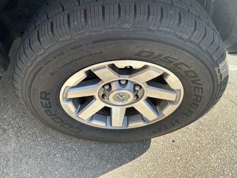 Used 2014 Toyota FJ Cruiser 4WD w/ Convenience Package image 10