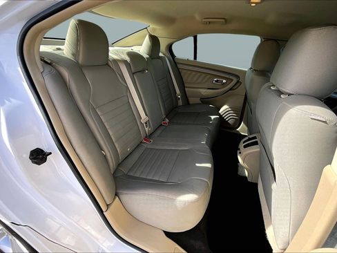 Used 2015 Ford Taurus SE image 24