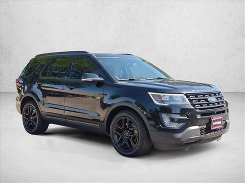 Used 2017 Ford Explorer Sport w/ Equipment Group 401A AWD/4WD image 3