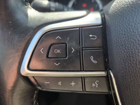 Used 2021 Toyota Highlander LE image 28