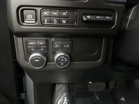 Used 2024 GMC Yukon AT4 w/ Technology Package image 32