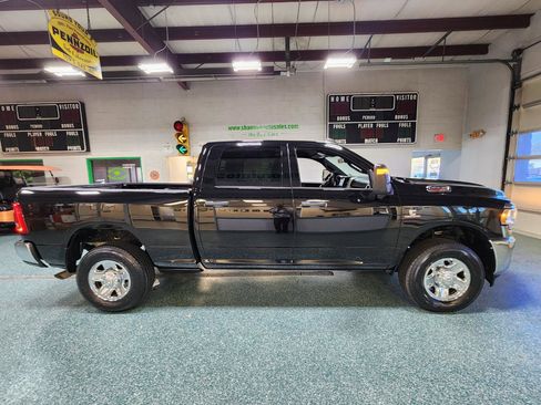 Used 2024 RAM 3500 Tradesman w/ Towing Technology Group AWD/4WD image 5
