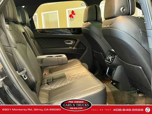 Used 2017 Bentley Bentayga AWD/4WD image 18