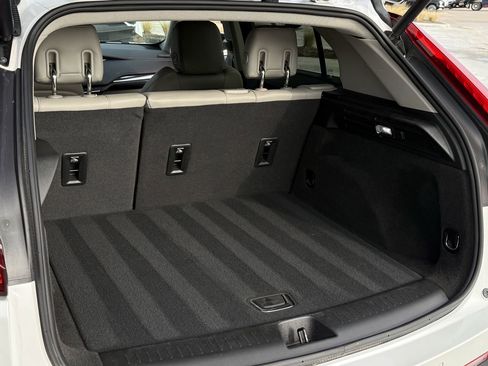 Used 2022 Cadillac XT4 Luxury w/ Cold Weather Package image 25