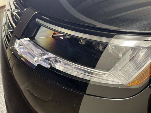 Used 2025 Land Rover Range Rover Long Wheelbase SE image 10